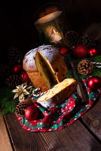 Delicious Genuine Italian Mum Christmas Panettone — Stock Photo, Image