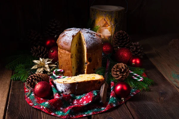Una Deliciosa Madre Italiana Genuina Navidad Panettone — Foto de Stock