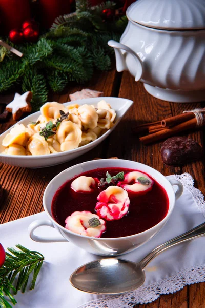 Zuppa Barbabietole Natalizie Borscht Con Piccoli Gnocchi — Foto Stock