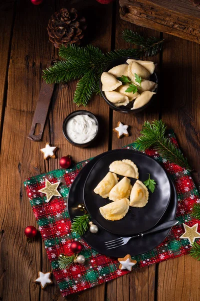 Polnische Weihnachtspierogi Mit Sauerkraut Und Pilzen — Stockfoto