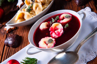 Noel Pancar çorbası, Pancar çorbası ile küçük köfte