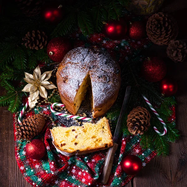 Delicious Genuine Italian Mum Christmas Panettone — Stock Photo, Image