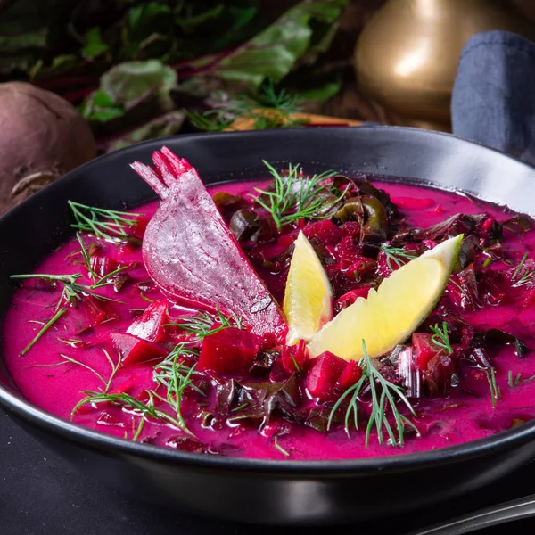 Borschtsch kırmızı dualı bir Doğu Avrupa klasiği