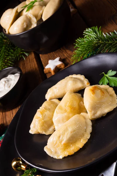 Pierogi Navidad Polaco Con Chucrut Champiñones — Foto de Stock