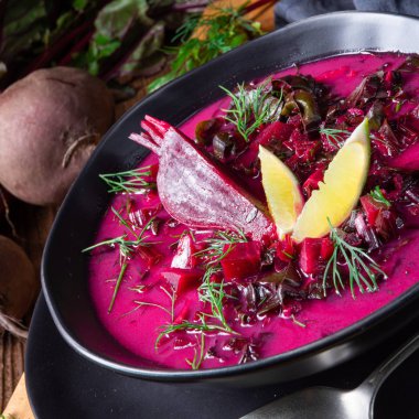 Borschtsch kırmızı dualı bir Doğu Avrupa klasiği