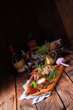 fırında kızarmış rosemary ile ızgara kuzu omuz