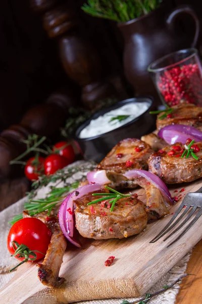 Nane Biberiyeli Lezzetli Kuzu Pirzolası — Stok fotoğraf