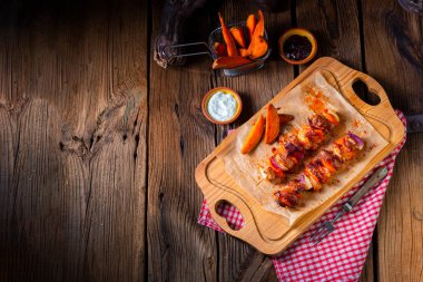 fırında mantar soslu baharatlı kavrulmuş et