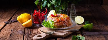 Domuz budu ve domuz budu ile lezzetli jöle.