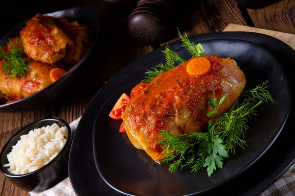 Rollos Col Asada Con Arroz Carne Picada Según Receta Oma —  Fotos de Stock