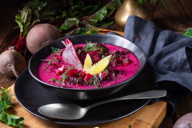 Borschtsch kırmızı dualı bir Doğu Avrupa klasiği