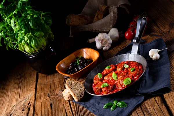 Baked mini meatballs in tomato sauce with basil — Stock Photo, Image