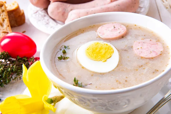 ポーランド スタイル後ズーレックおいしいイースター スープ — ストック写真
