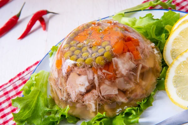 Smakelijk aspic met varkensvlees knokkel en varkensvlees benen — Stockfoto