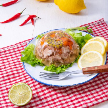 Domuz budu ve domuz budu ile lezzetli bir jöle.