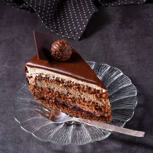 Шоколадный торт - Шоколадное печенье и крем из сливок и шоколада — стоковое фото