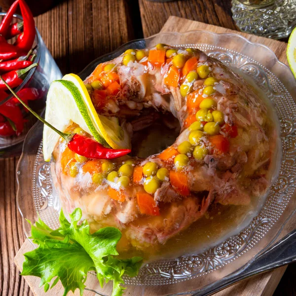 Sabrosa jalea con nudillos de cerdo y patas de cerdo — Foto de Stock