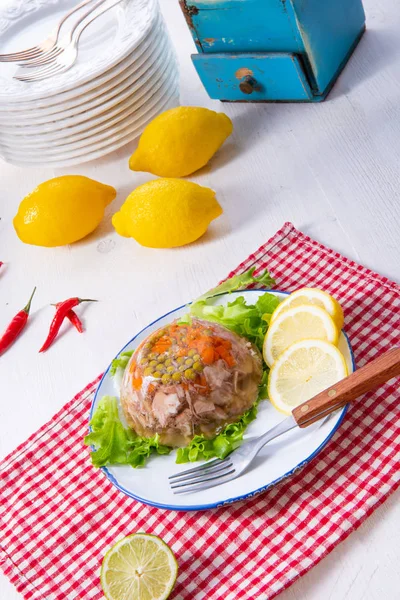 Gustoso aspic con nocca di maiale e cosce di maiale — Foto Stock