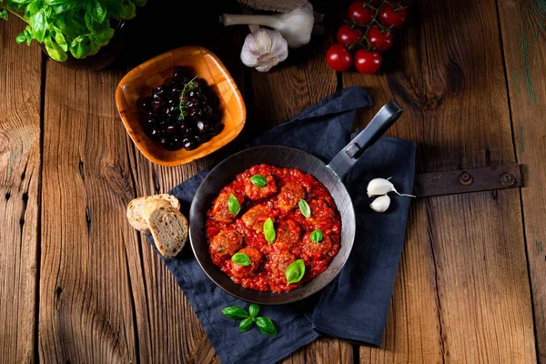 Baked mini meatballs in tomato sauce with basil — Stock Photo, Image