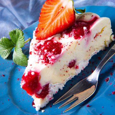 Çileksiz güzel ve lezzetli cheesecake.