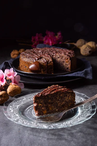 Saftiga Poppy Seed Tårta Med Äpplen Och Choklad Glaz — Stockfoto