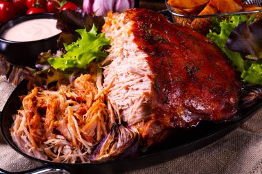 fırında patates çeyrek ile lezzetli çekti domuz