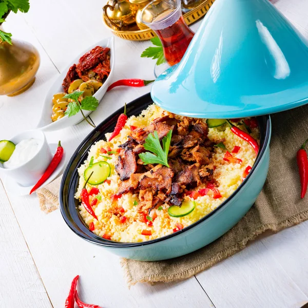 Tajín Con Cuscús Verduras Carne Sobre Fondo Blanco —  Fotos de Stock