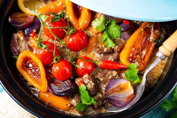 Carne Picante Saborosa Com Vários Legumes Cozidos Tagine — Fotografia de Stock