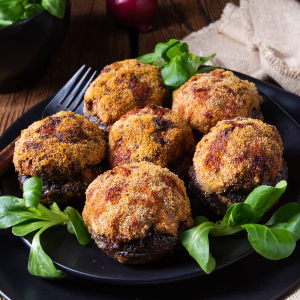 Diisi Dengan Daging Cincang Dan Panggang Champignons — Stok Foto