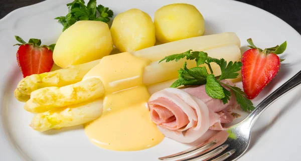 Asparagus Light Ham Bechamel Sauce — Stock Photo, Image