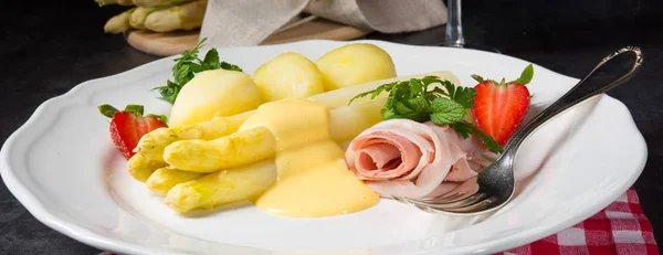 Asparagus Light Ham Bechamel Sauce — Stock Photo, Image