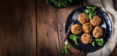 Kıyılmış et ile dolması ve petrol pişmiş