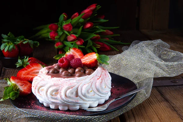 Lichte Pavlova Met Vers Fruit Chocolade — Stockfoto