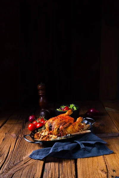 Gegrilltes Scharfes Hühnchen Mit Graupen Und Champignons — Stockfoto