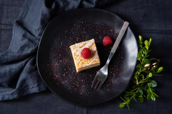 錫のおいしいお祝いチーズケーキ — ストック写真