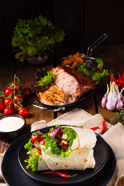 Tasty Wraps Filled Pulled Pork Salad — Stock Photo, Image