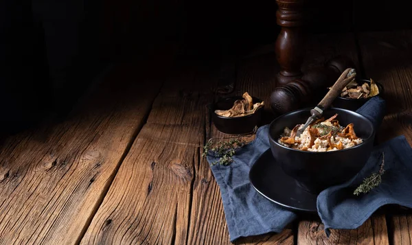 Risoto Kaszotto Polonês Grumos Cevada Com Cogumelos — Fotografia de Stock