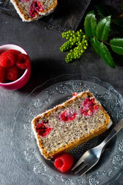 haşhaş tohumu kek Ahududu ve rendelenmiş hindistan cevizi
