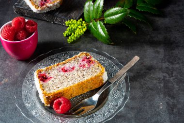 haşhaş tohumu kek Ahududu ve rendelenmiş hindistan cevizi
