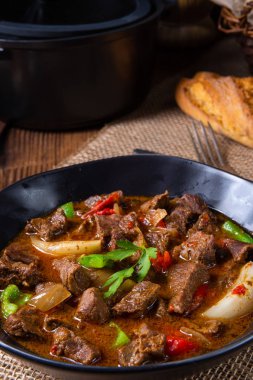 Biber ve soğanlı klasik sığır kebabı.