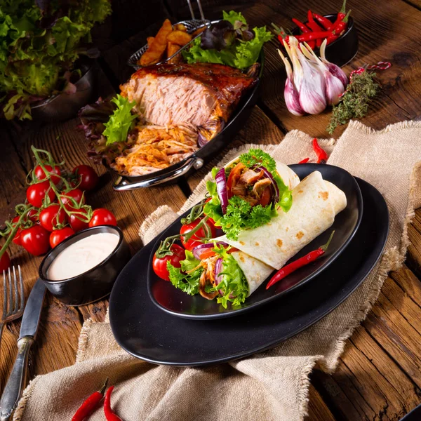 Tasty wraps filled with pulled pork and salad — Stock Photo, Image
