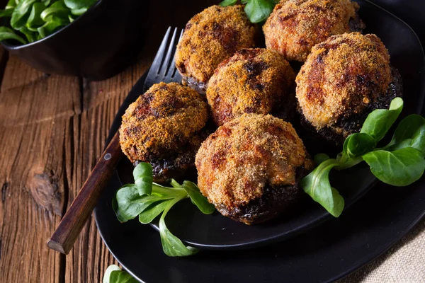 Фаршированные мясом и запечёнными шампанскими — стоковое фото