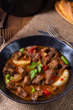 Biber ve soğanlı klasik sığır kebabı.
