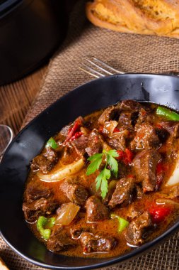 Biber ve soğanlı klasik sığır kebabı.