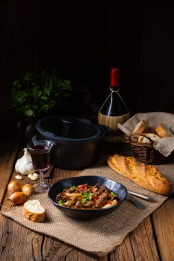 Biber ve soğanlı klasik sığır kebabı.