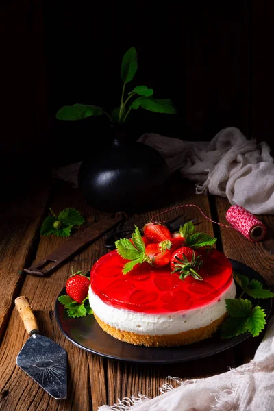 Délicieuse tarte au quark à la crème aux fraises — Photo