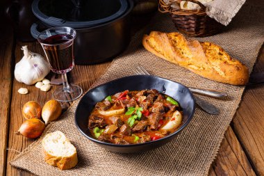 Biber ve soğanlı klasik sığır kebabı.