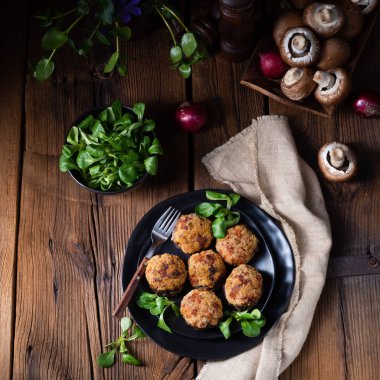 Kıyılmış et ile dolması ve petrol pişmiş