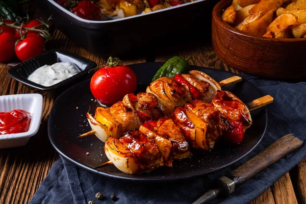 肉や野菜とマリネケバブ串 — ストック写真