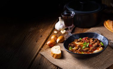 Biber ve soğanlı klasik sığır kebabı.